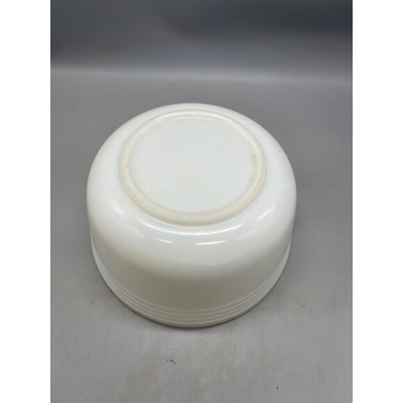 vintage Pyrex mixing bowl white 8.75" diameter 5" tall 4.75" base USA READ - Picture 5 of 9